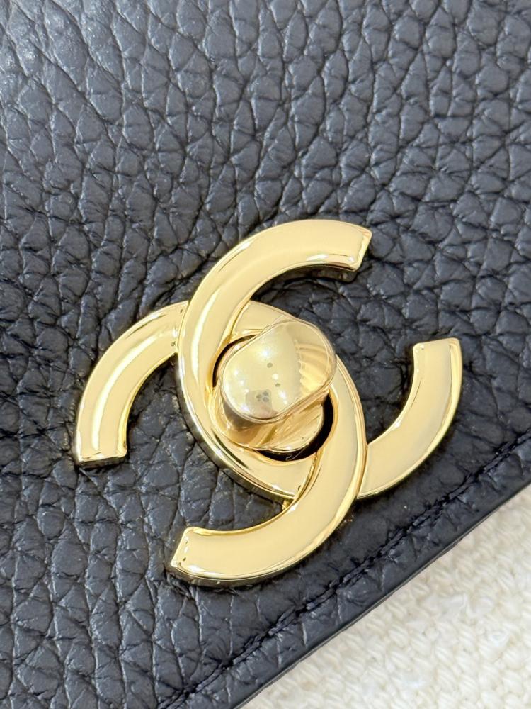 حقيبة شانيل باغيت من التويد الأسود والأبيض مقاس 26S