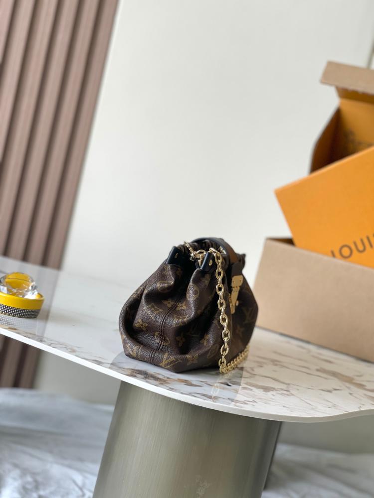 حقيبة لويس فيتون  POCHETTE SLING