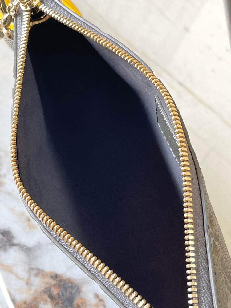 حقيبة لويس فيتون Pochette Sèvres