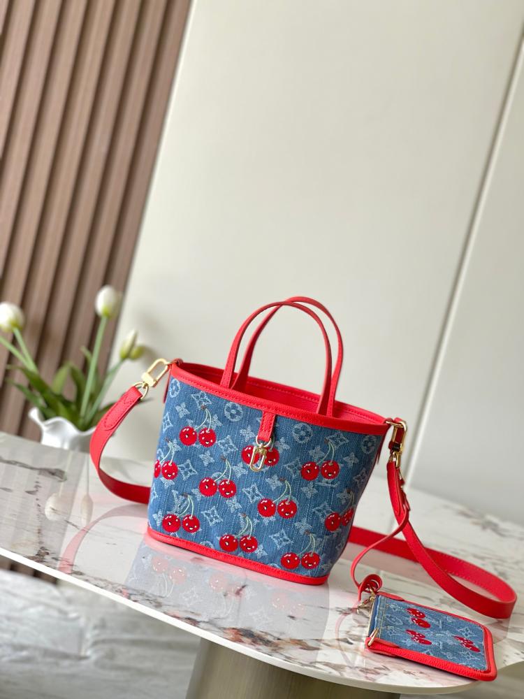 حقيبة لويس فيتون Neverfull Inside Out BB