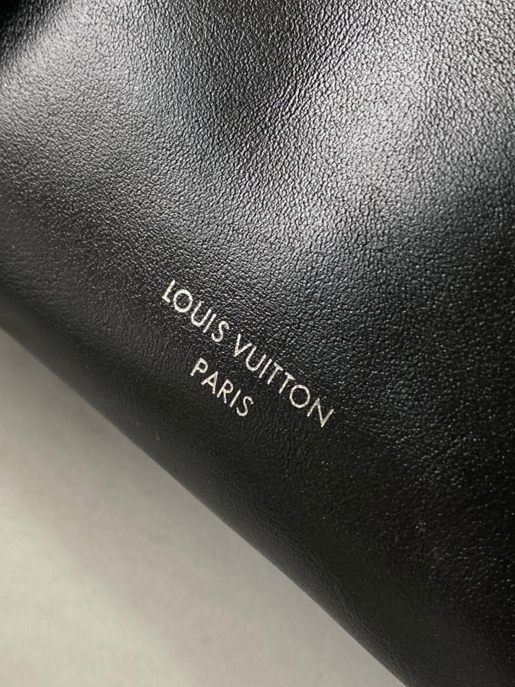 حقيبة لويس فيتون Pochette Vibe