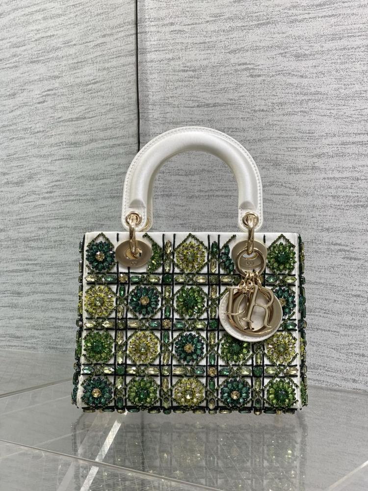 حقيبة ليدي ديور الفنية