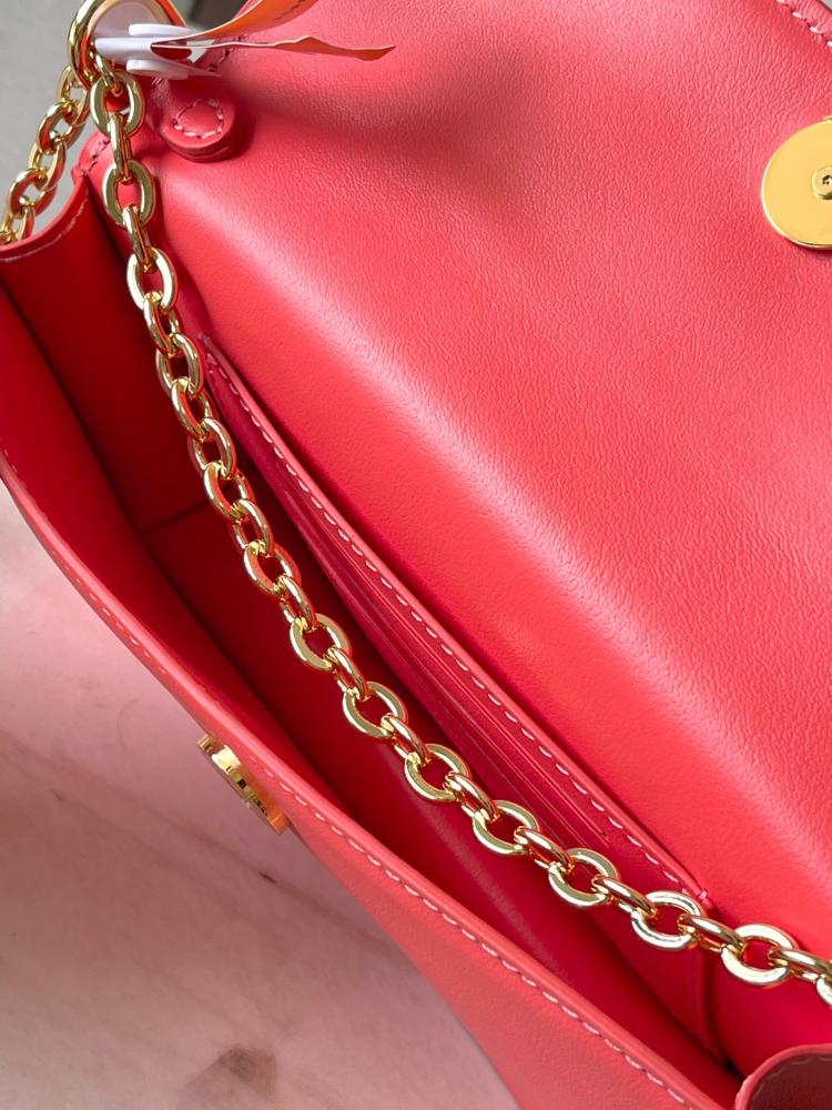 حقيبة لويس فيتون LV Bloom