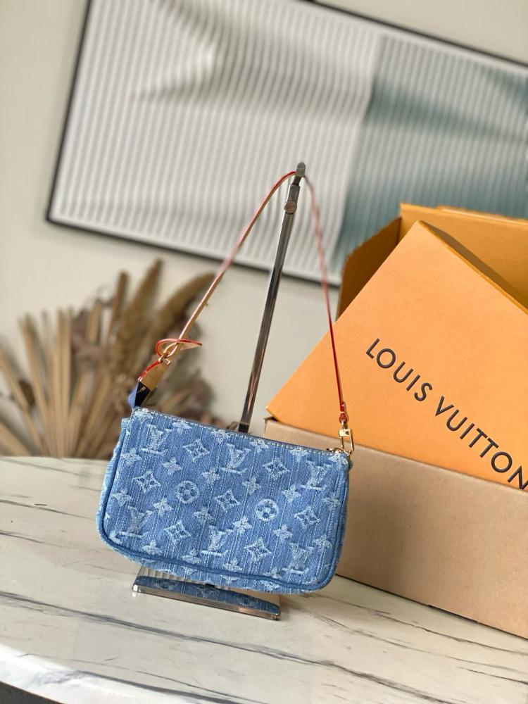 حقيبة لويس فيتون Pochette Accessories Cargo