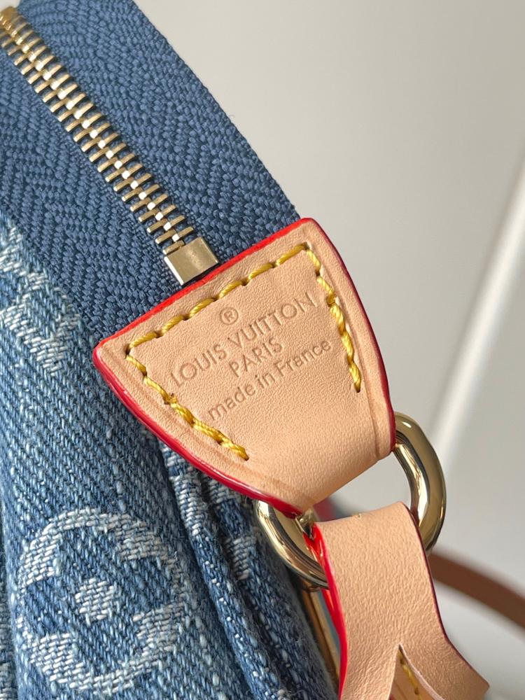 حقيبة لويس فيتون Pochette Accessoires