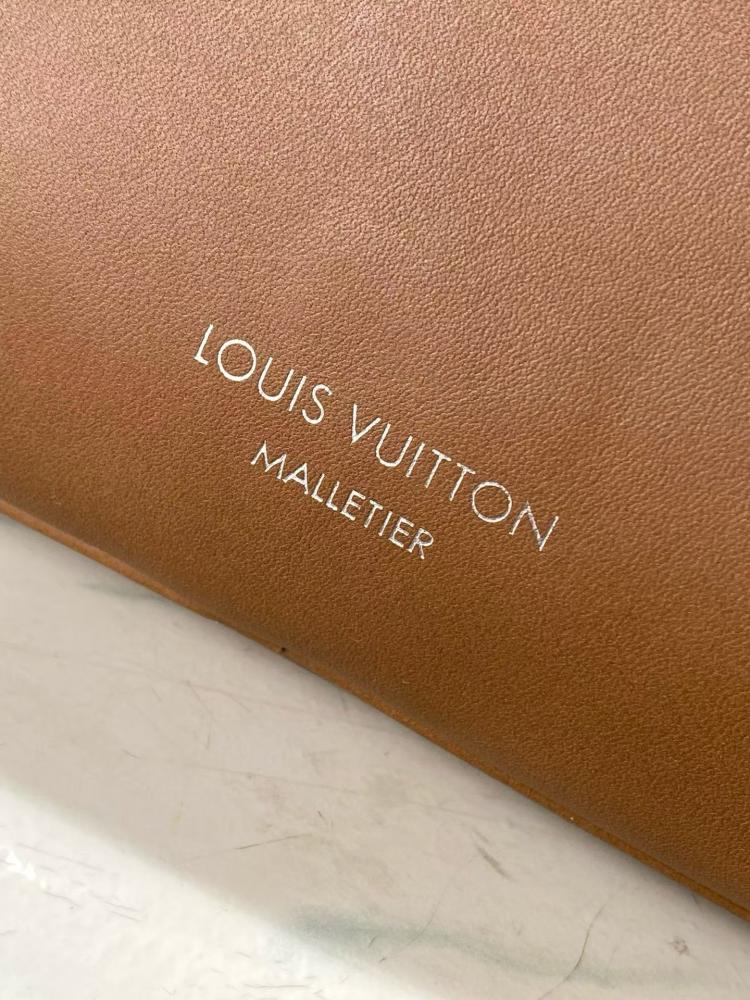 حقيبة لويس فيتون LV Blason
