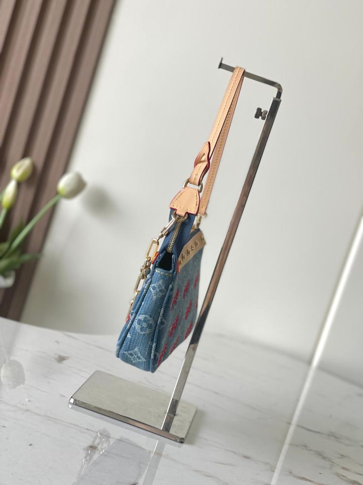 حقيبة لويس فيتون Pochette Accessoires