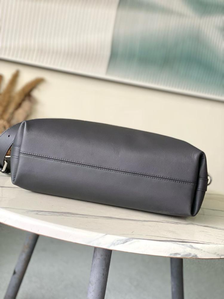 حقيبة لويس فيتون Vagabond Hobo M28392