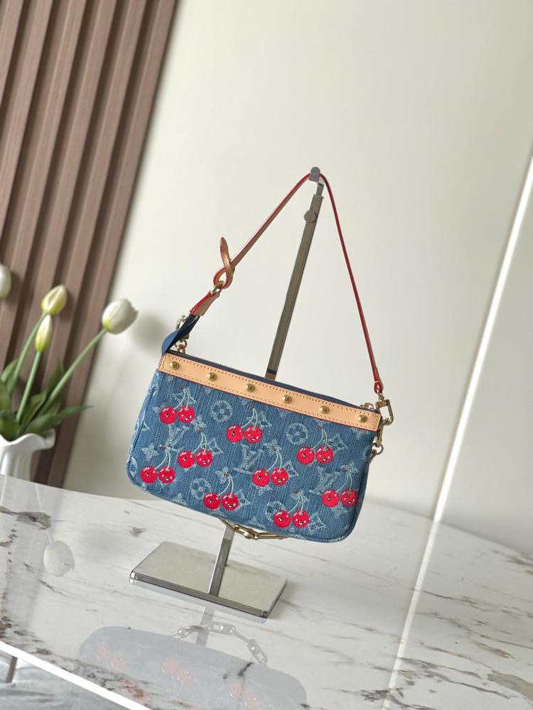 حقيبة لويس فيتون Pochette Accessoires