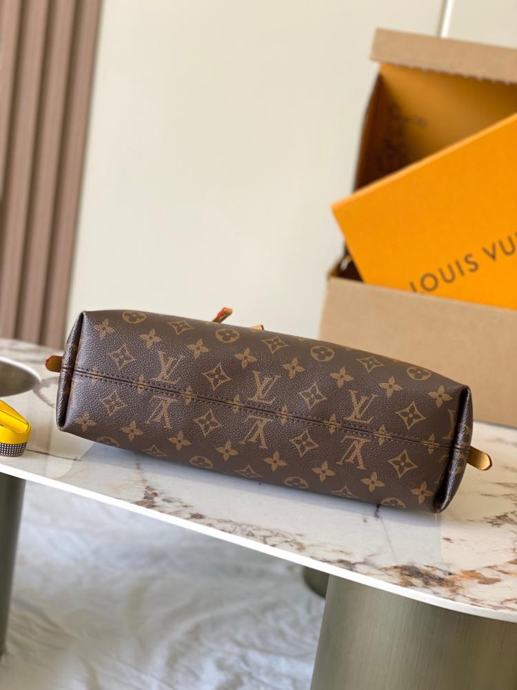 حقيبة لويس فيتون من ماركة Carryall East West