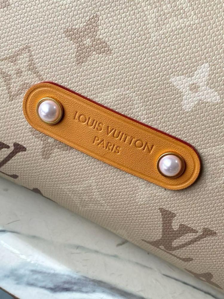 حقيبة لويس فيتون Apricot Blossom Vagabond Hobo PM