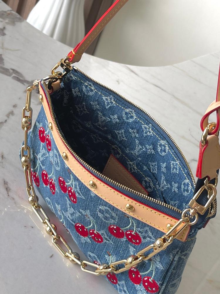 حقيبة لويس فيتون Pochette Accessoires