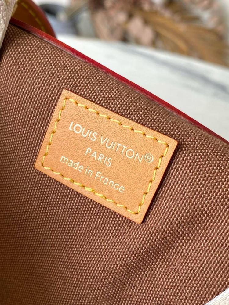 حقيبة لويس فيتون Apricot Blossom Vagabond Hobo PM