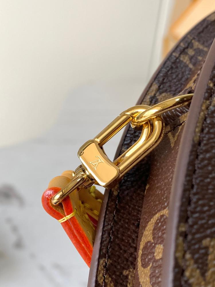 حقيبة لويس فيتون يد LV FAN