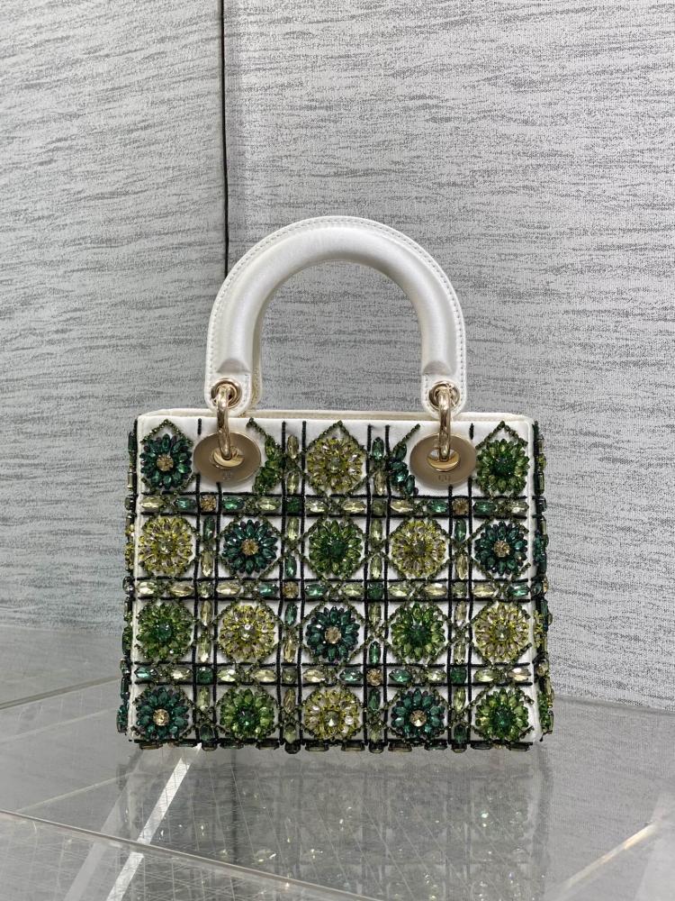 حقيبة ليدي ديور الفنية