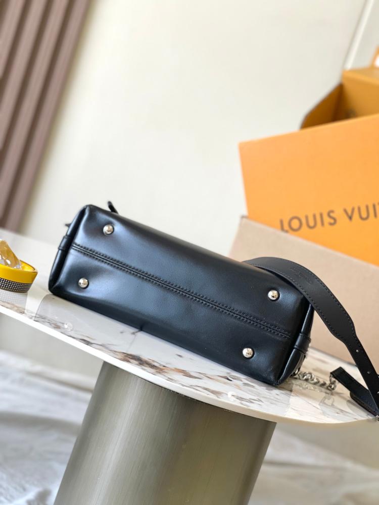 حقيبة لويس فيتون اليد CarryAll BB