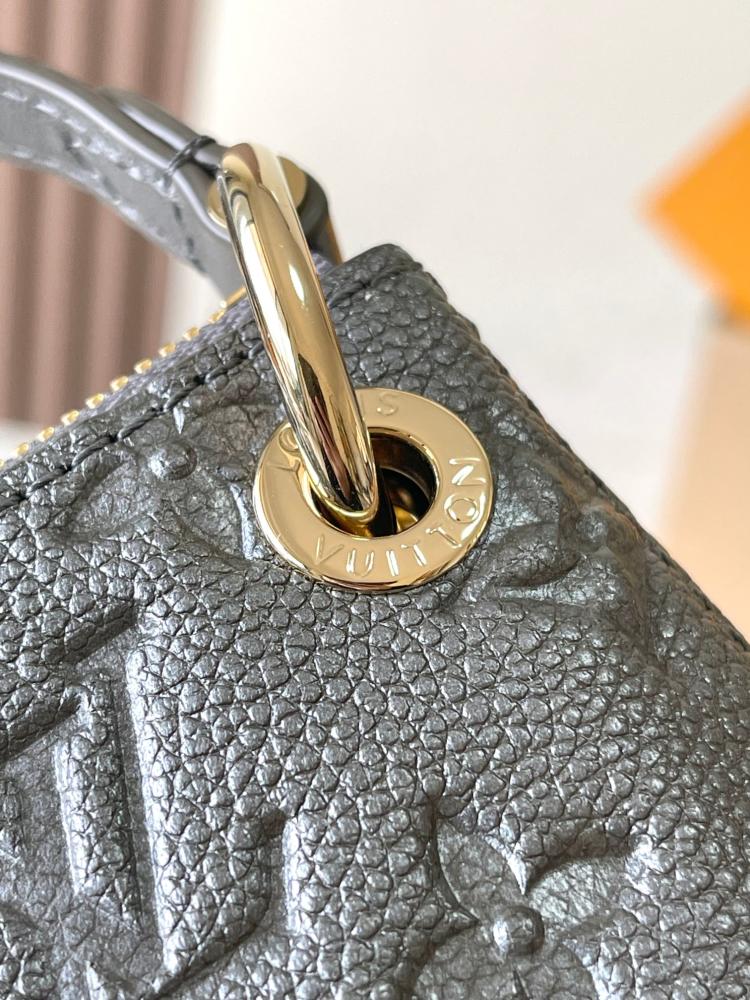 حقيبة لويس فيتون Pochette Sèvres