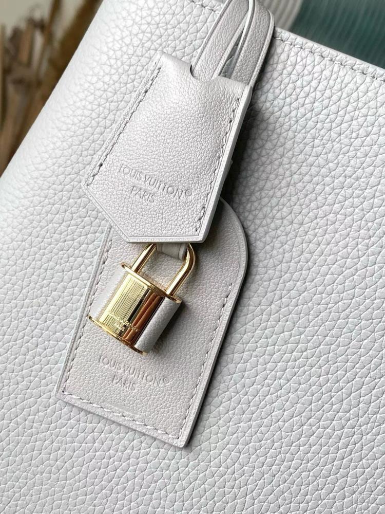 حقيبة لويس فيتون LV Capucines