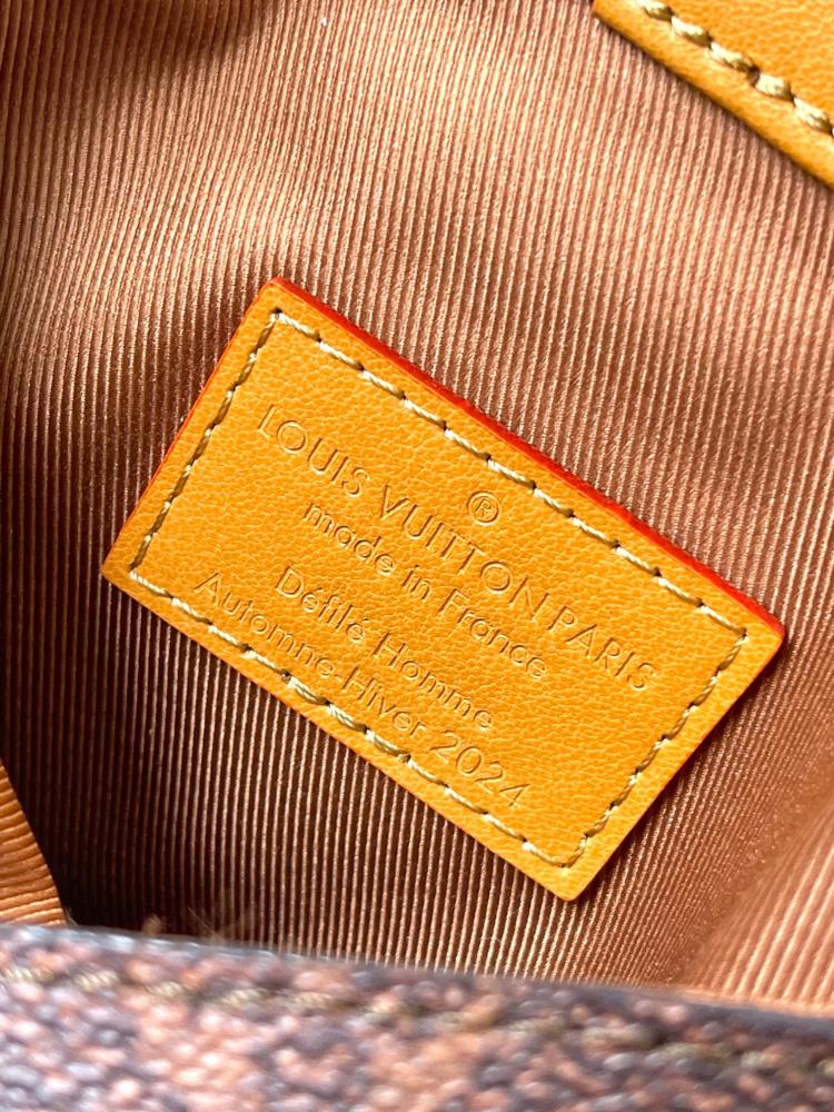حقيبة لويس فيتون Envelope Pouch