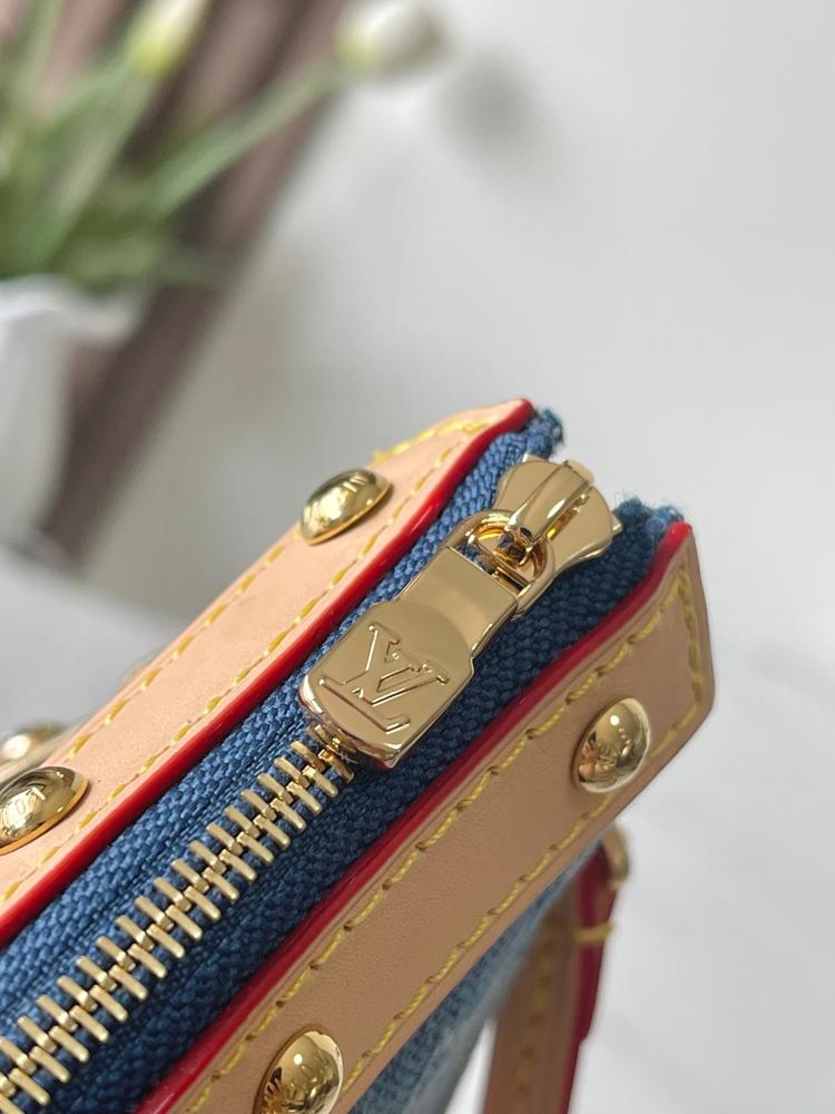 حقيبة لويس فيتون Pochette Accessoires