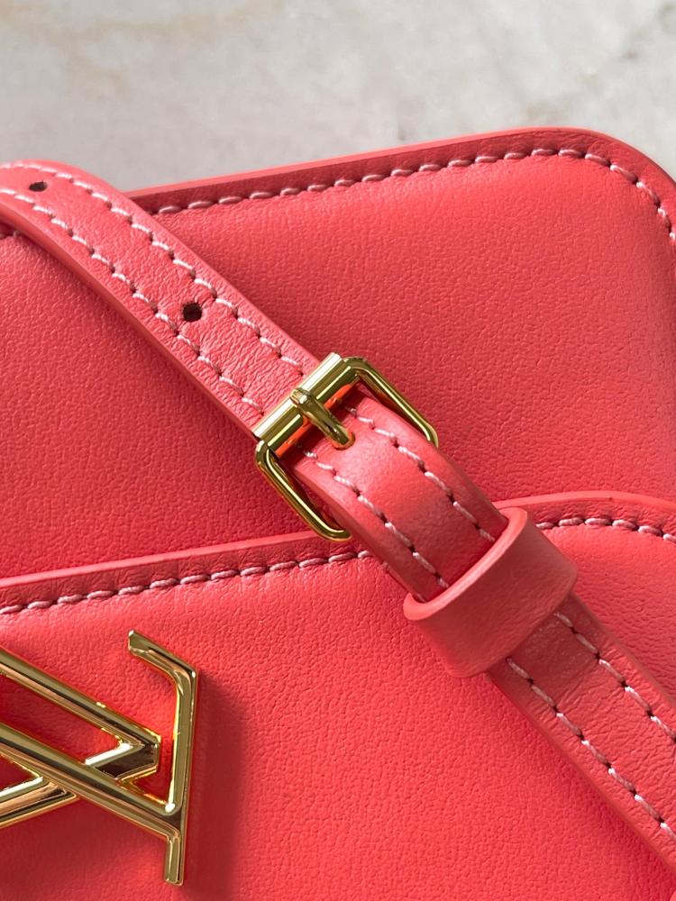 حقيبة لويس فيتون LV Bloom