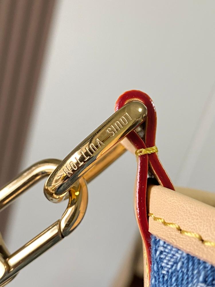 حقيبة لويس فيتون من نوع Carryall Cargo