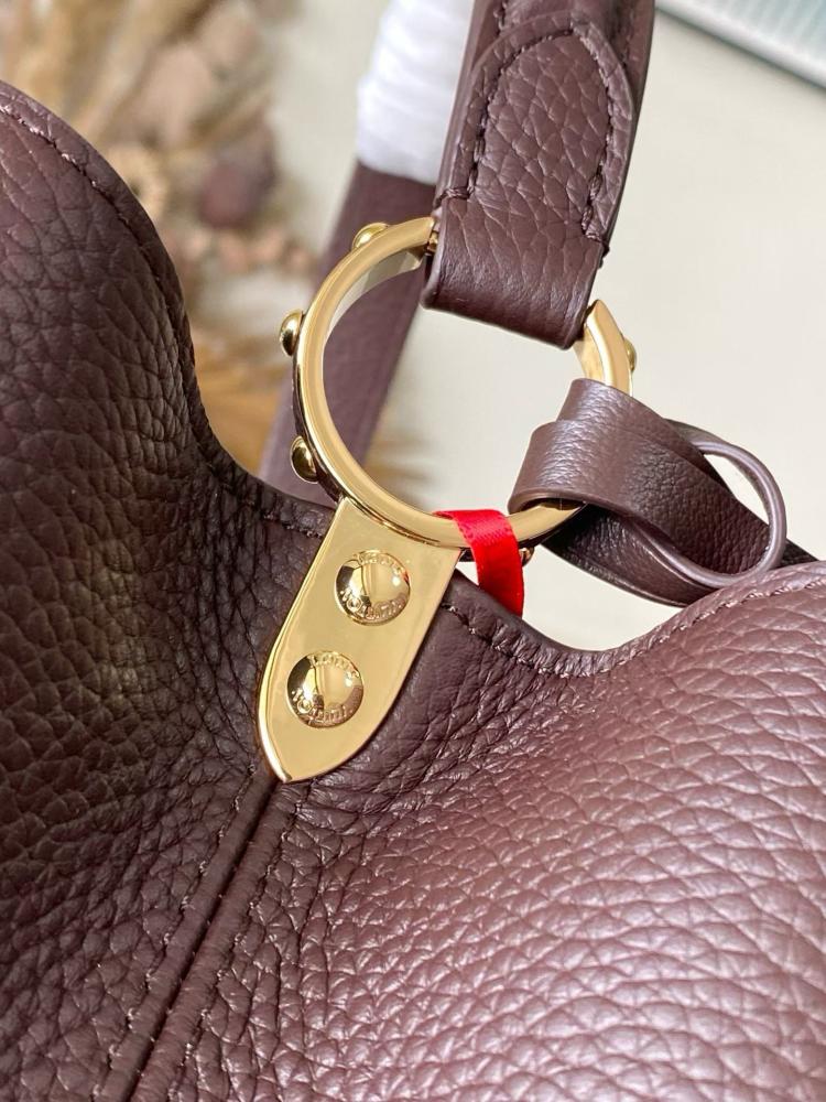 حقيبة لويس فيتون LV Capucines