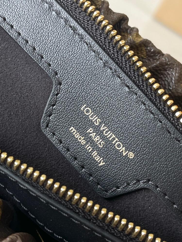حقيبة لويس فيتون  POCHETTE SLING