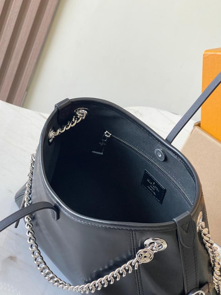 حقيبة لويس فيتون اليد CarryAll BB