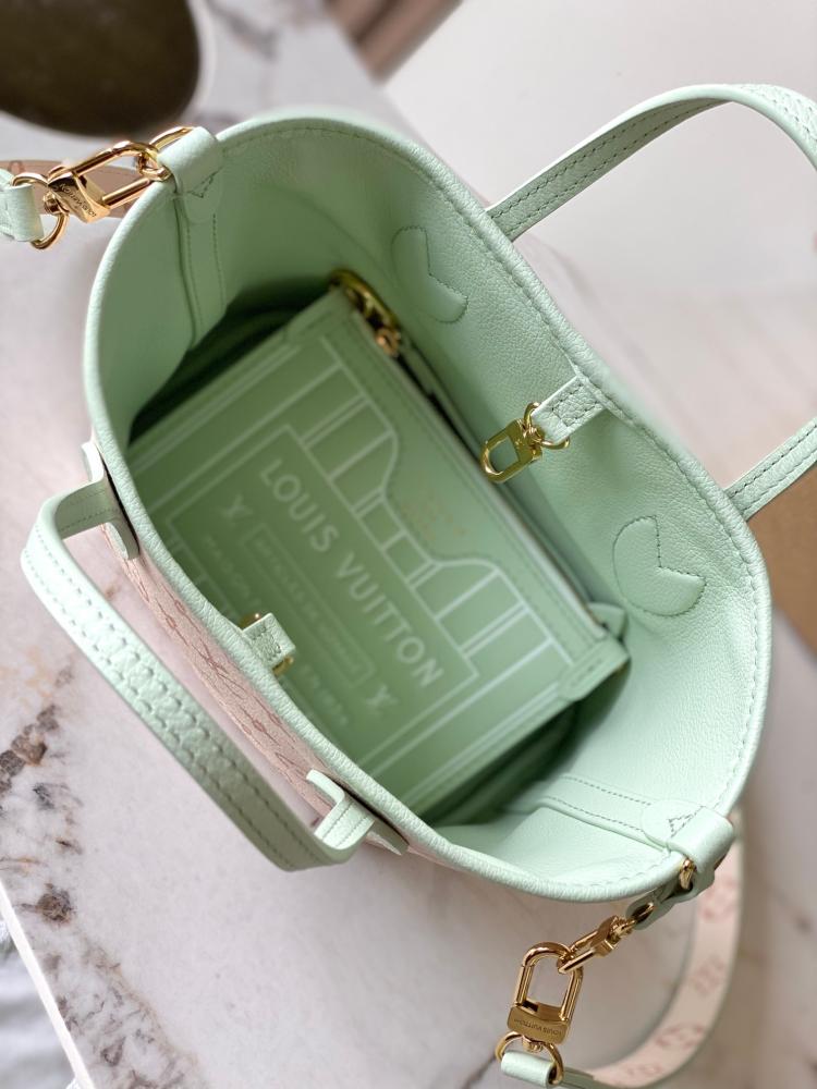 حقيبة لويس فيتون Neverfull Ban douliere Inside Out BB