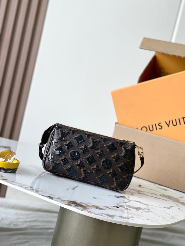 حقيبة لويس فيتون Pochette Accessoires