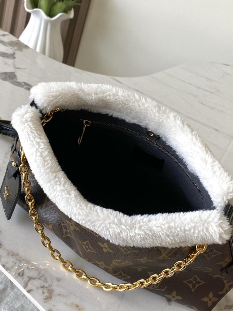 حقيبة لويس فيتون  Monogram Canvas CarryAll BB
