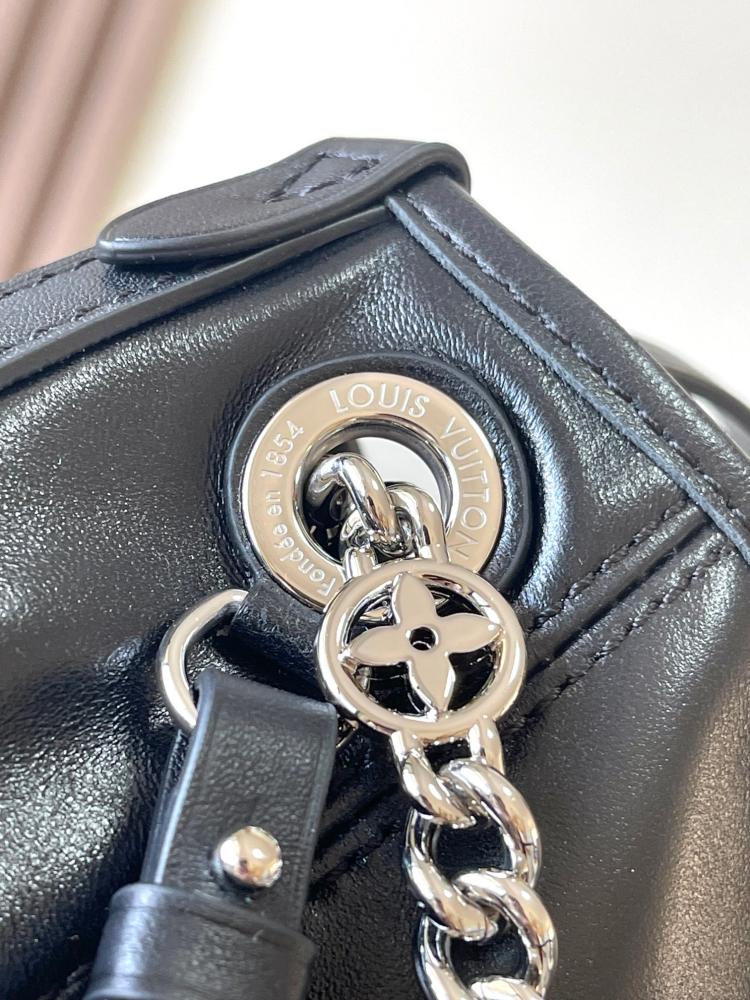 حقيبة لويس فيتون اليد CarryAll BB