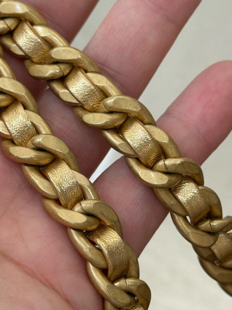 حقيبة شانيل كتف صغيرة من طراز 26S
