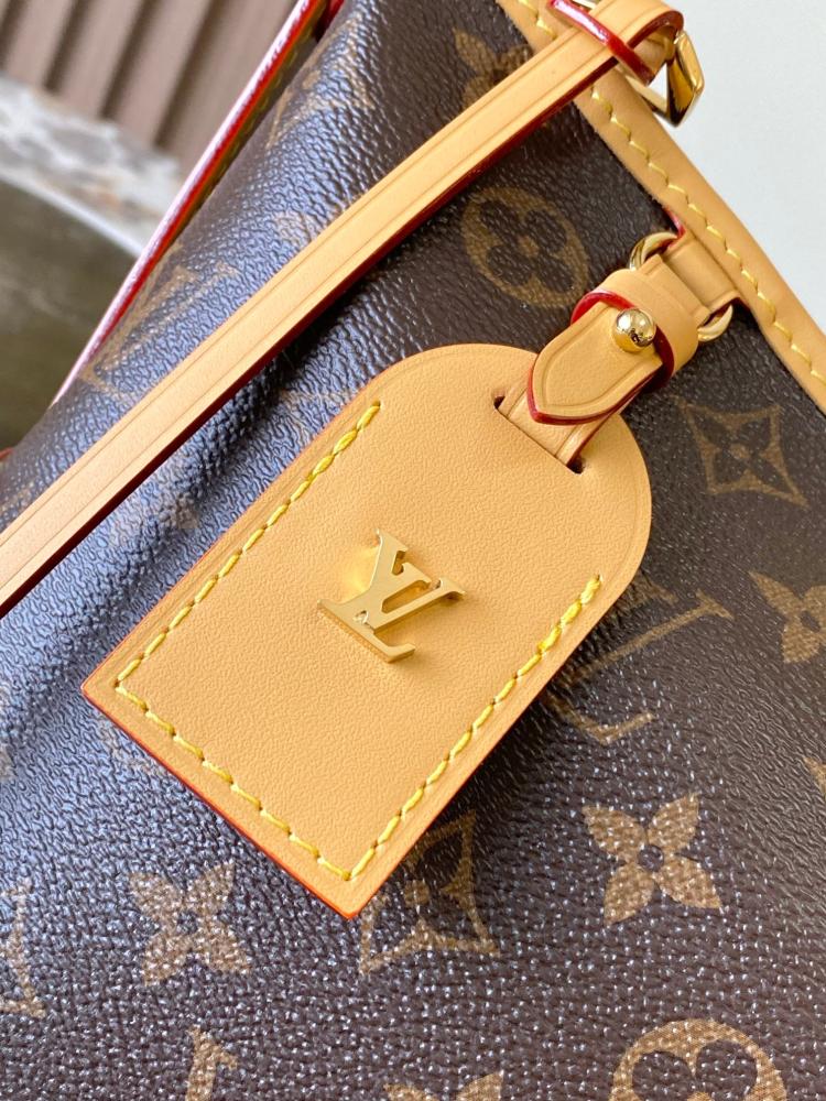 حقيبة لويس فيتون من ماركة Carryall East West