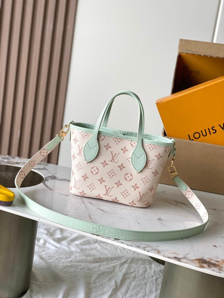 حقيبة لويس فيتون Neverfull Ban douliere Inside Out BB