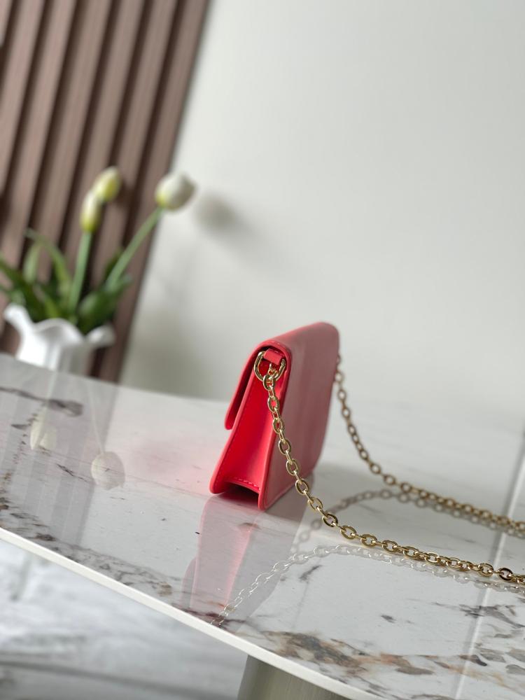 حقيبة لويس فيتون LV Bloom