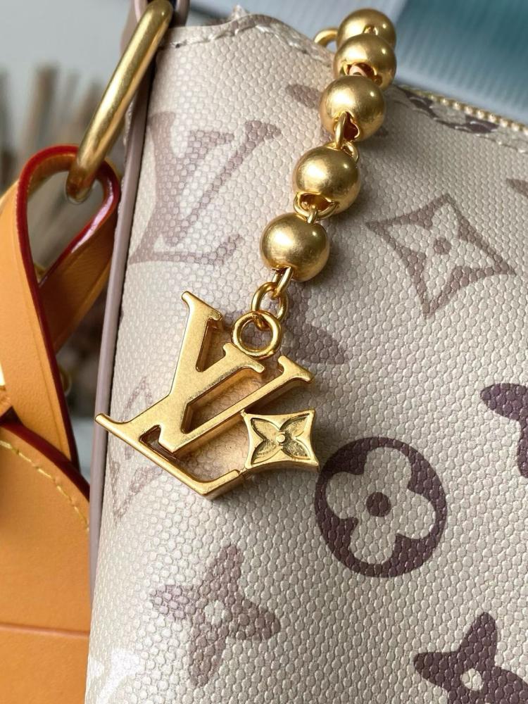 حقيبة لويس فيتون Apricot Blossom Vagabond Hobo PM