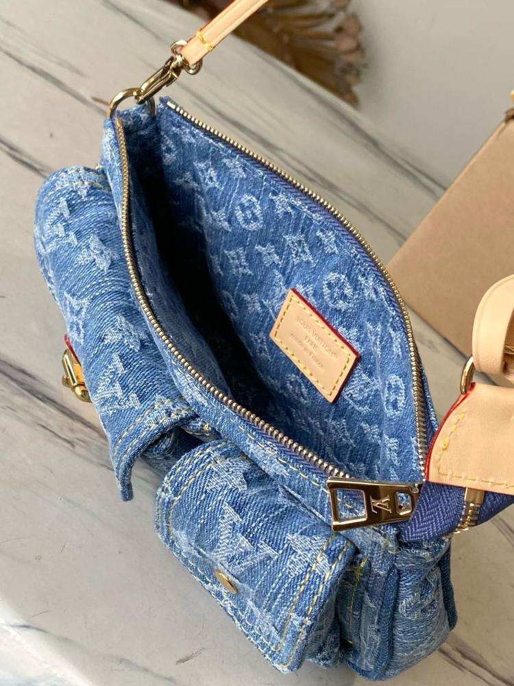 حقيبة لويس فيتون Pochette Accessories Cargo