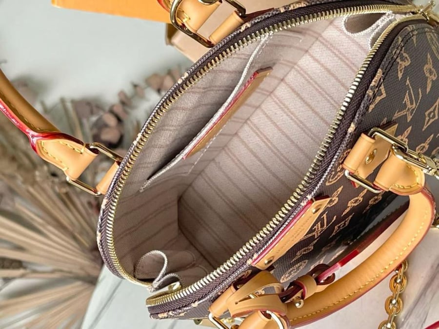 حقيبة لويس فيتون AlmaTrunk BB
