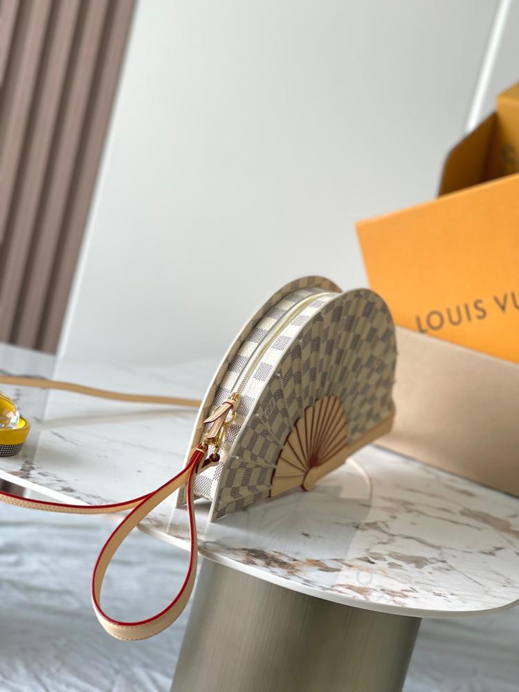 حقيبة لويس فيتون يد LV FAN