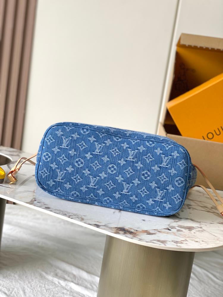 حقيبة لويس فيتون من ماركة Neverfull