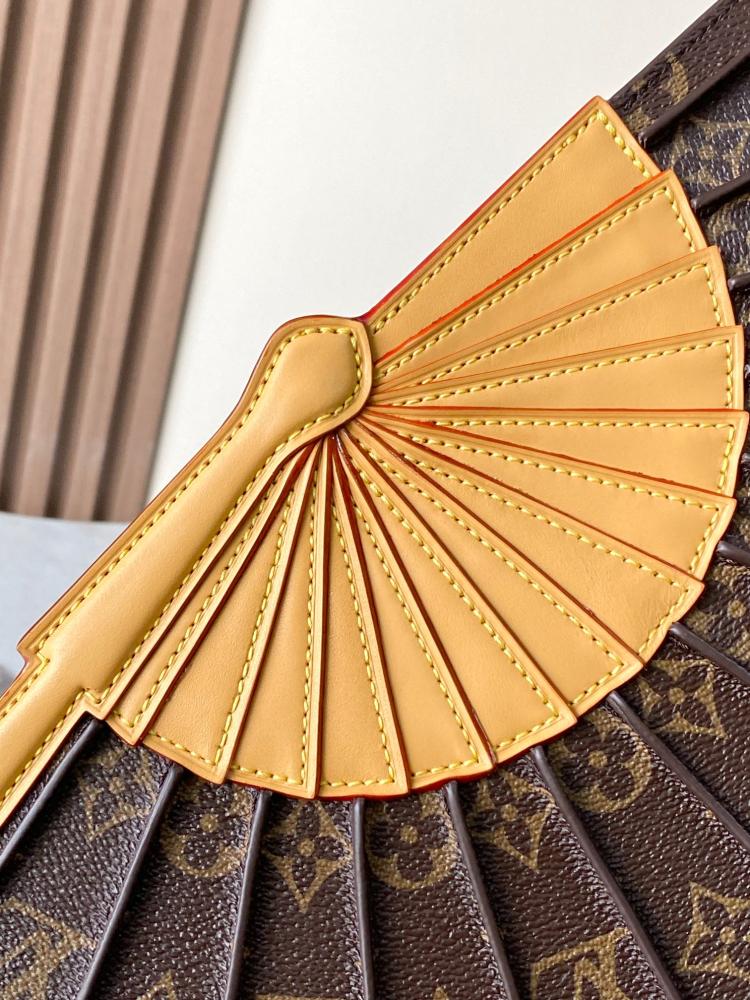 حقيبة لويس فيتون يد LV FAN
