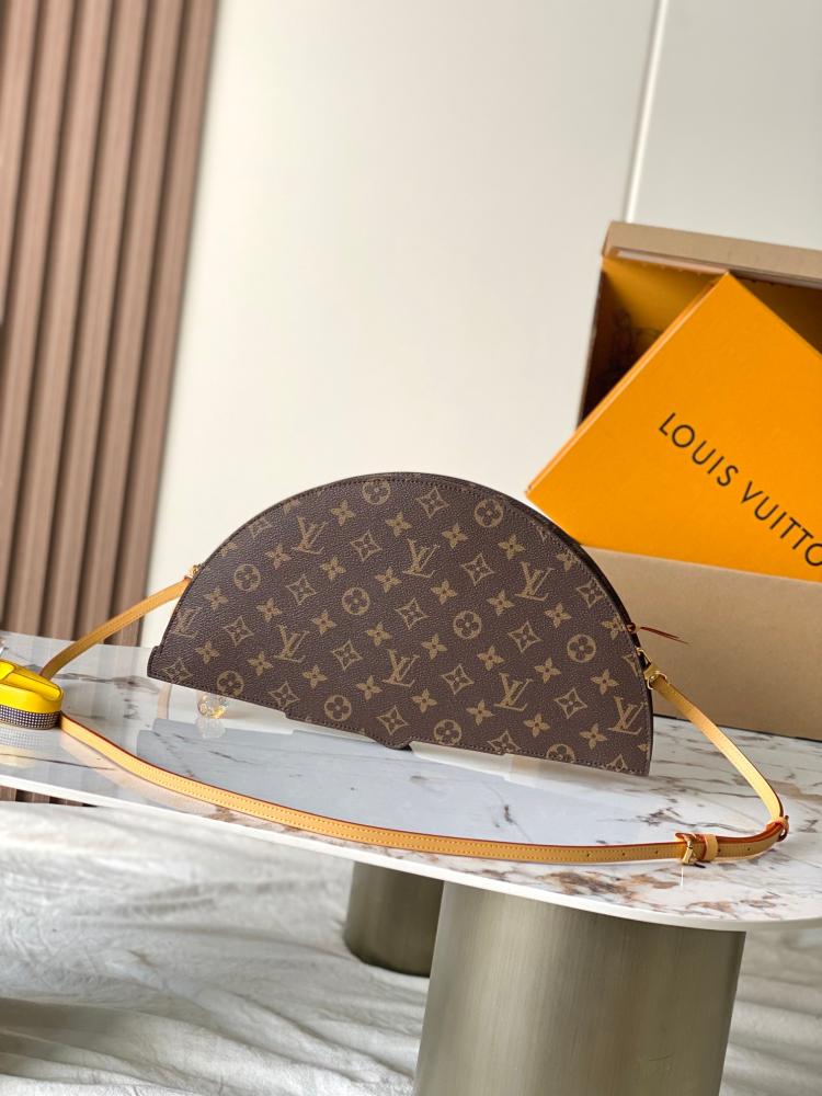 حقيبة لويس فيتون يد LV FAN