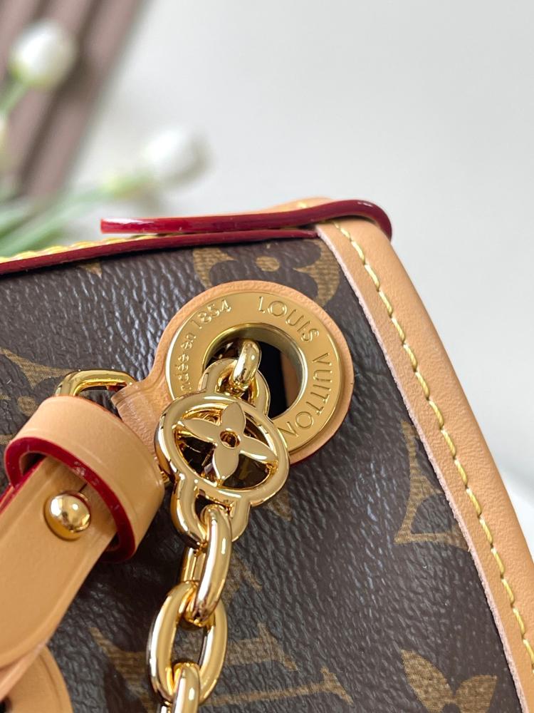 حقيبة لويس فيتون CarryAll BB