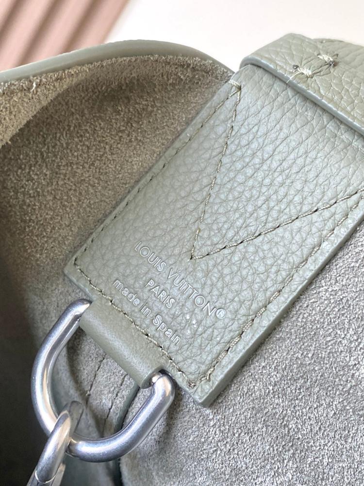 حقيبة لويس فيتون قفازات فيرسو هوبو