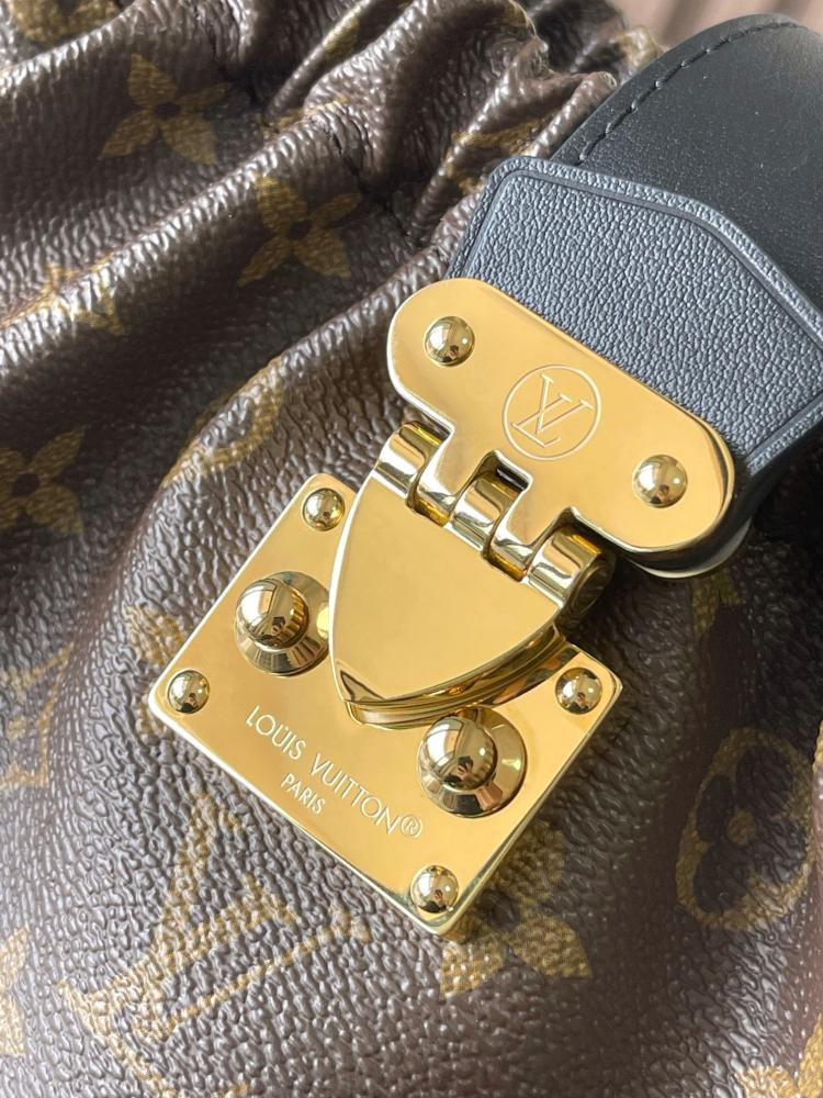حقيبة لويس فيتون  POCHETTE SLING