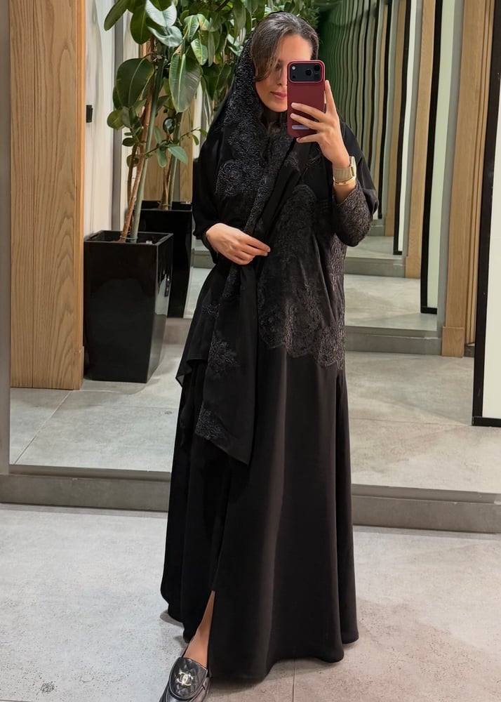 Smara’s Noir abaya