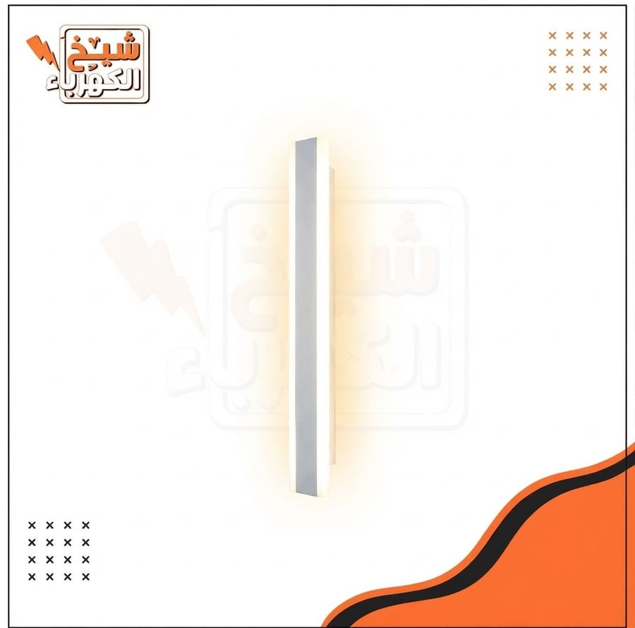 أبليك جداري خارجي رمادي بتصميم عصري مستطيل طويل مع شريط إضاءة ليد طولي خلفي، لإضاءة غير مباشرة أنيقة