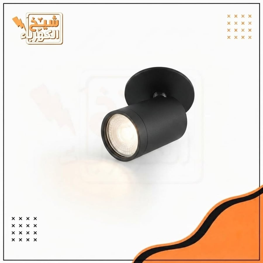 كشاف أرضي LED غاطس بتصميم أسطواني مدمج يتميز بإطار دائري معدني بلون فضي وعنق أسود متين، يمنح إضاءة مركزة وموجّهة لإبراز تفاصيل الممرات والحدائق والمسارات الخارجية بأسلوب معماري عصري وفاخر